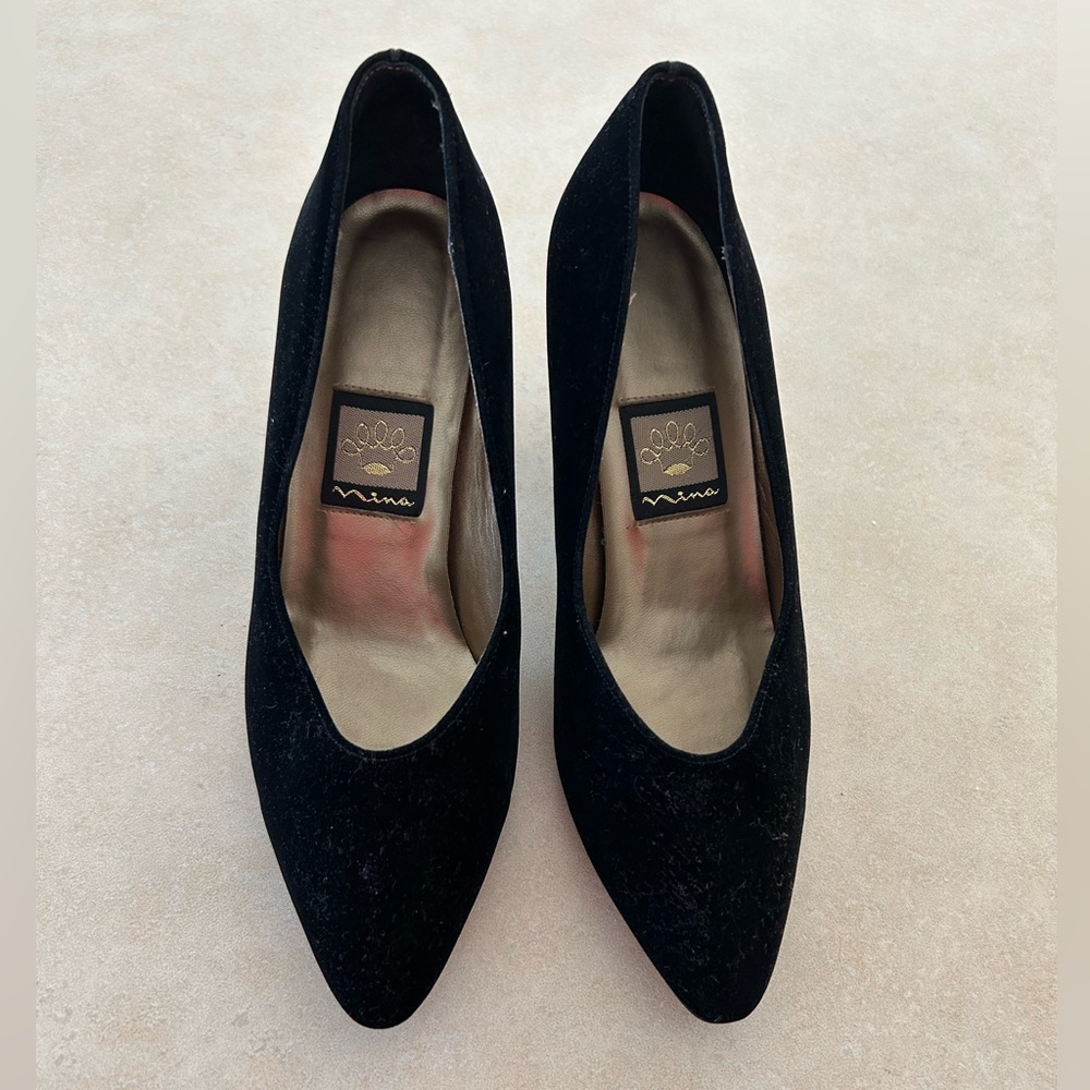 Nina Brand Black Velvet Pump 2-1/2” Heel Women’s Size 6-1/2 M Excellent-Worn 1x